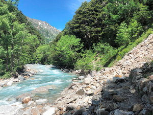 復旧前の土砂崩れの発生現場=横尾～槍沢、北アルプス登山道等維持連絡協議会提供